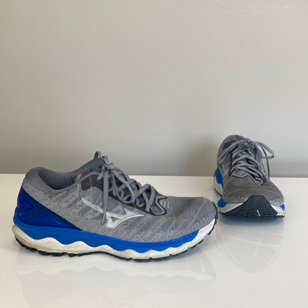 Mizuno Wave Sky Waveknit 4 Running Soes Size 10.5